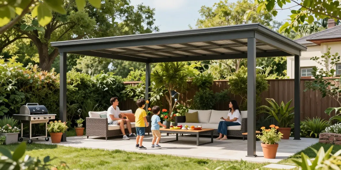 Terrassenüberdachung freistehend im Garten mit Familie und Kindern, die unter dem stilvollen Dach spielen.
